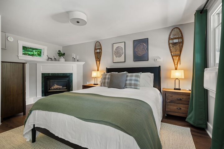The Aurora Inn & Cottages