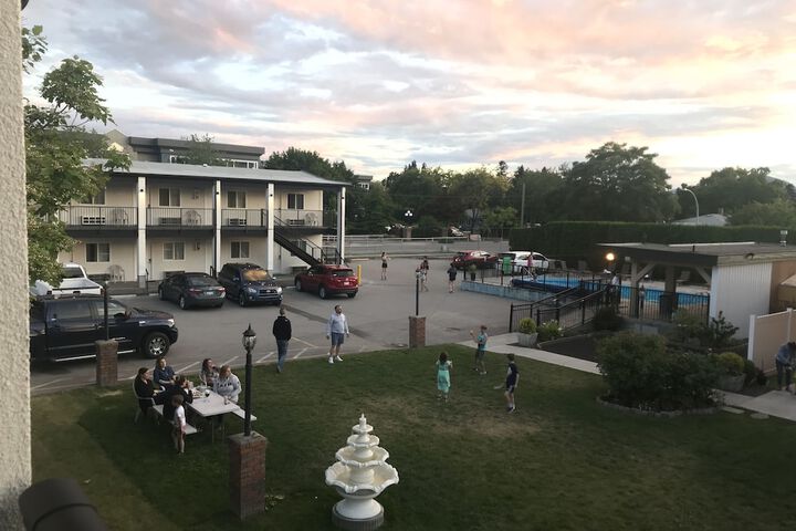 Hotel Exterior 59 of 60