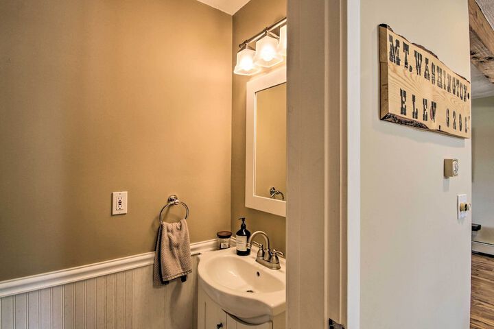 Bartlett Condo w / Mtn-view Deck 1 Mi to Skiing!