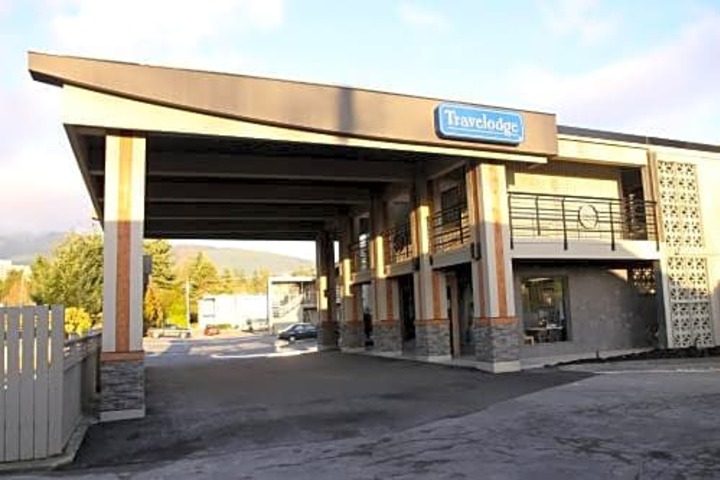 Travelodge by Wyndham Vancouver Lions Gate