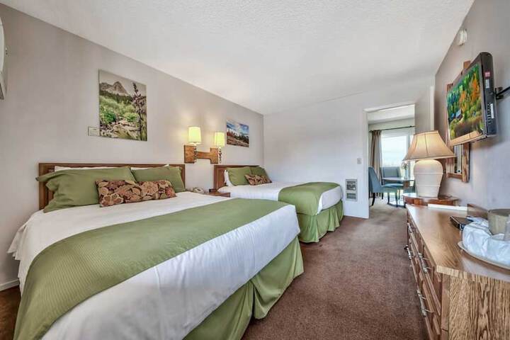 Room 32 of 40