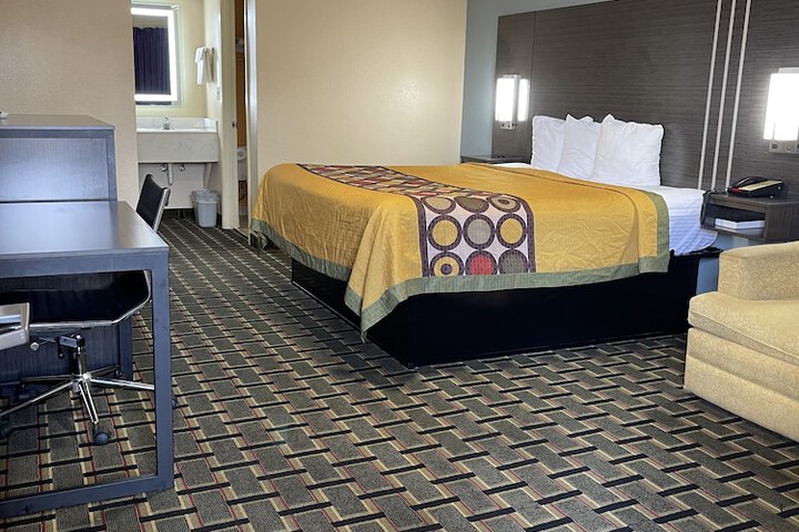 Room 7 of 15