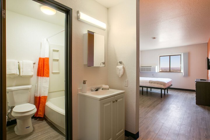 Room 17 of 28