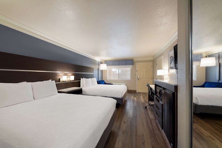 Room 10 of 30