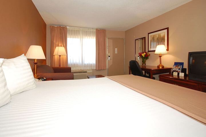 Room 17 of 33