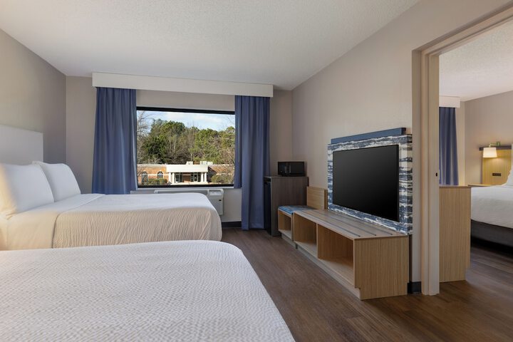 Lake Norman Inn and Suites