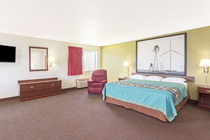 Room 5 of 16