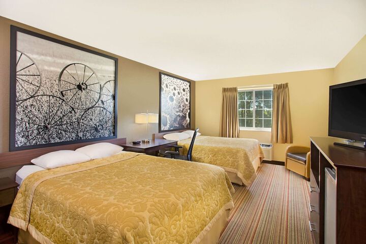 Super 8 by Wyndham New Hampton