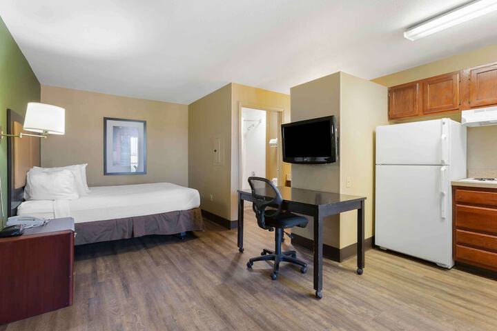 Room 17 of 34