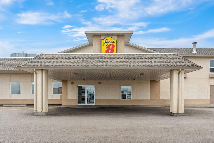 Super 8 by Wyndham Meadow Lake