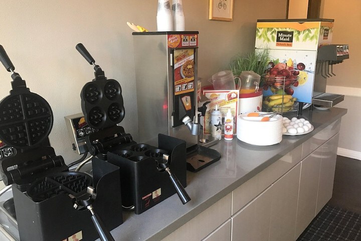 Breakfast/Coffee Service 77 of 83