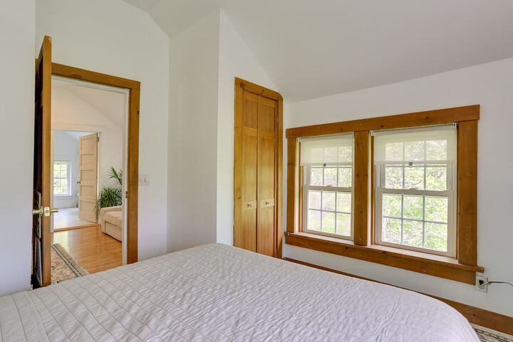 Quaint Goshen Apartment w / Patio!