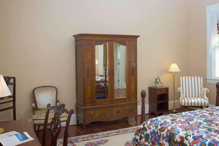 Lookaway Inn