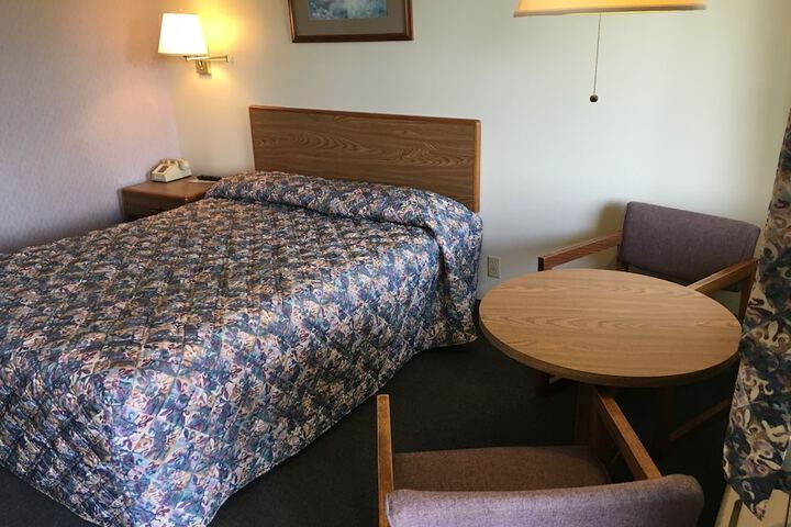 Room 9 of 47