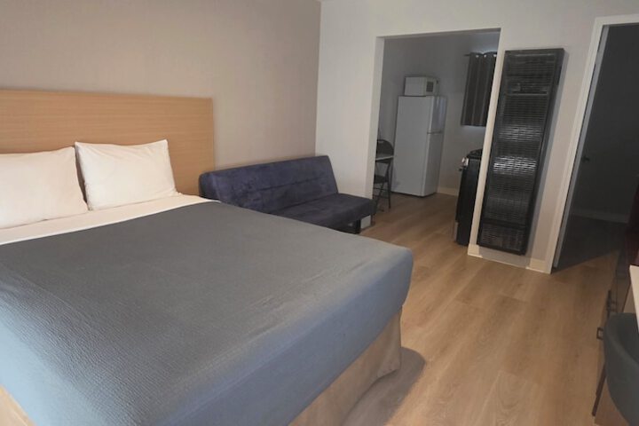 Parkway Motel & European Lodges