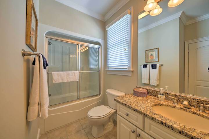Manteo Waterfront Resort Home w / 30-ft Dock!