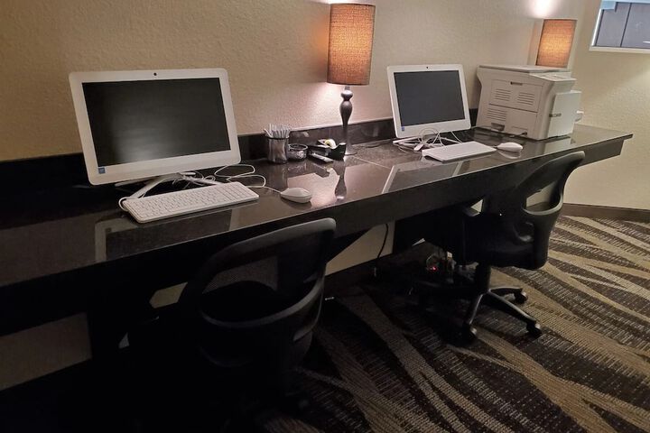 Business Center 48 of 49
