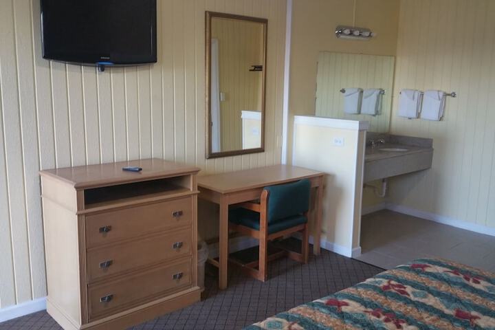 Room 17 of 40