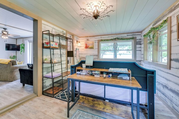Lakefront Michigan Abode w / Deck & Fire Pit!