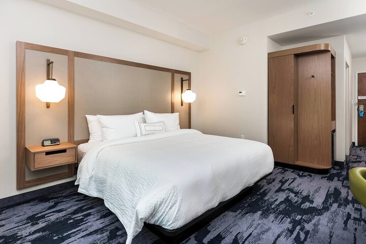 Room 21 of 32