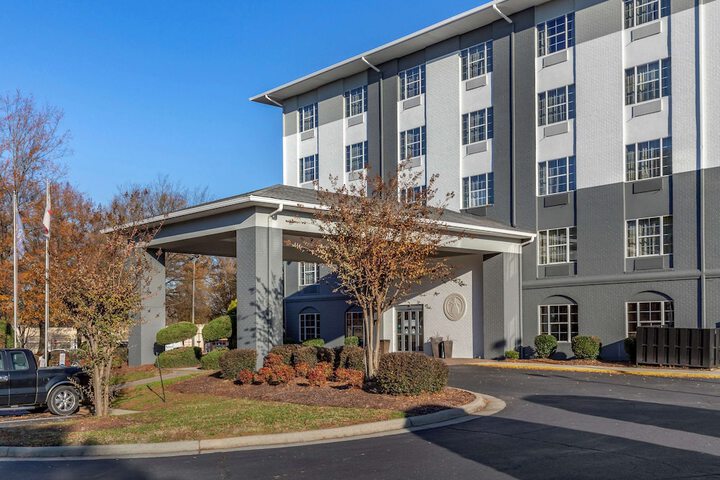 Hotel 2 of 49