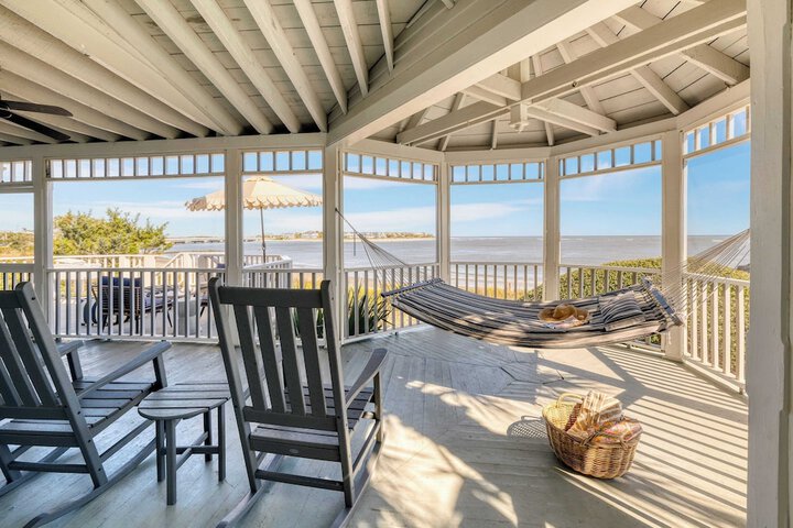 Haven by Avantstay Luxury Beachfront Home w / Pool & Gorgeous Patios