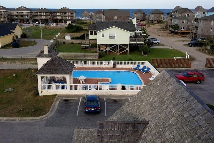 Pool 17 of 28