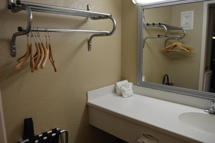 Room 26 of 35