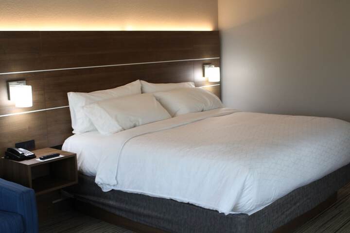 Holiday Inn Express & Suites Enterprise by IHG