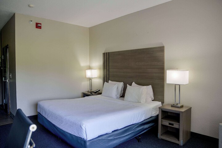 Room 26 of 46