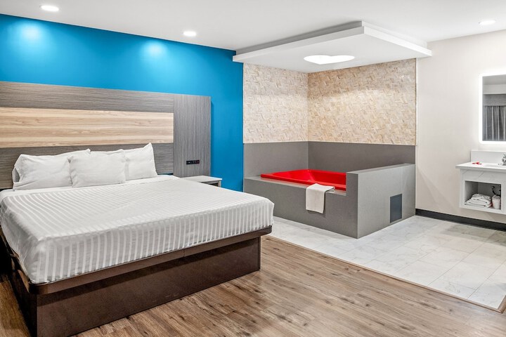 Room 9 of 13
