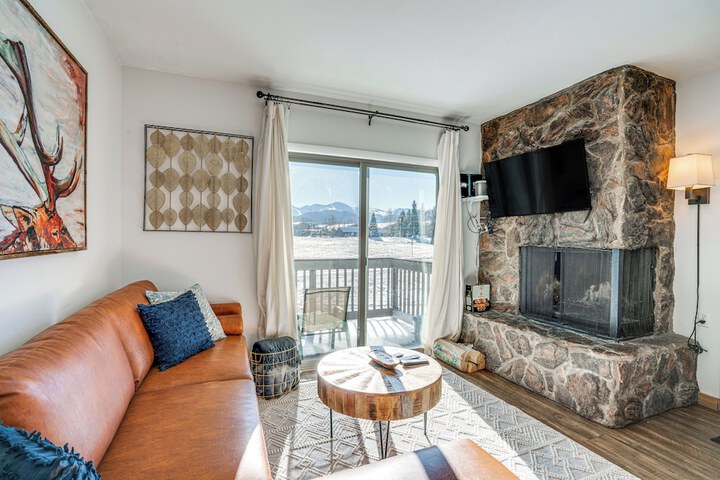 Condo w / Balcony & Views - Steps to Ski Shuttle!
