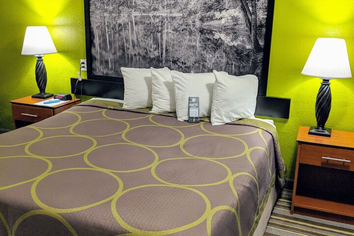 Room 30 of 46