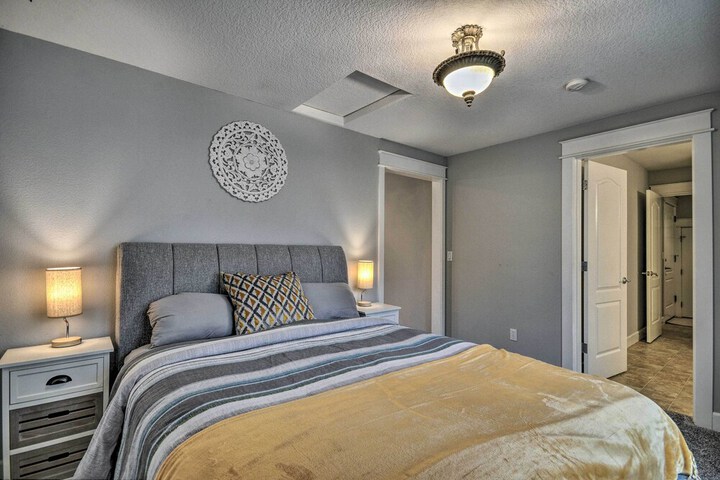 Chic Battle Ground Apartment 18 Mi to Vancouver!
