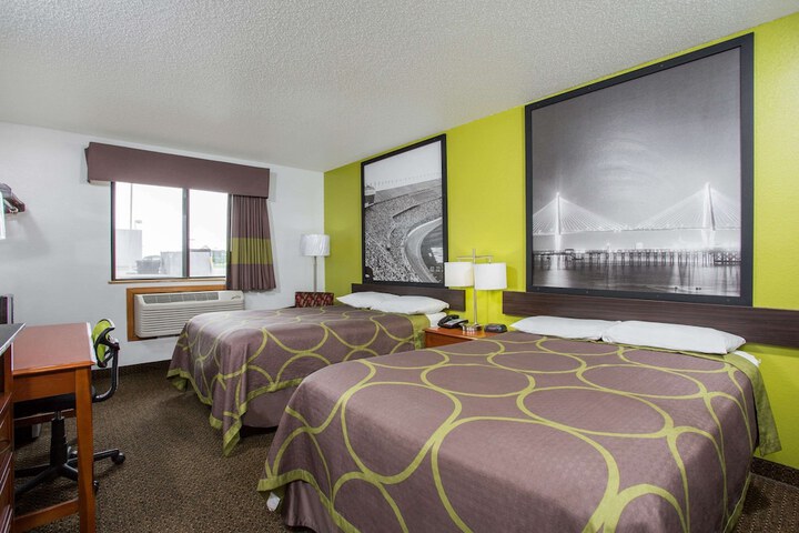 Room 33 of 48