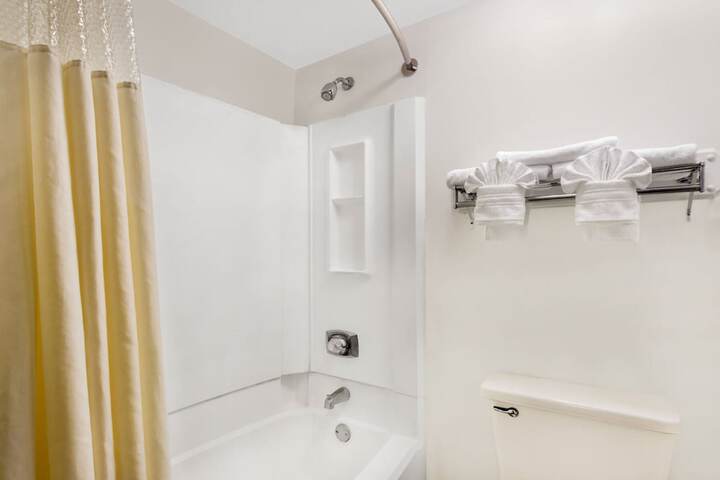 Room 15 of 32