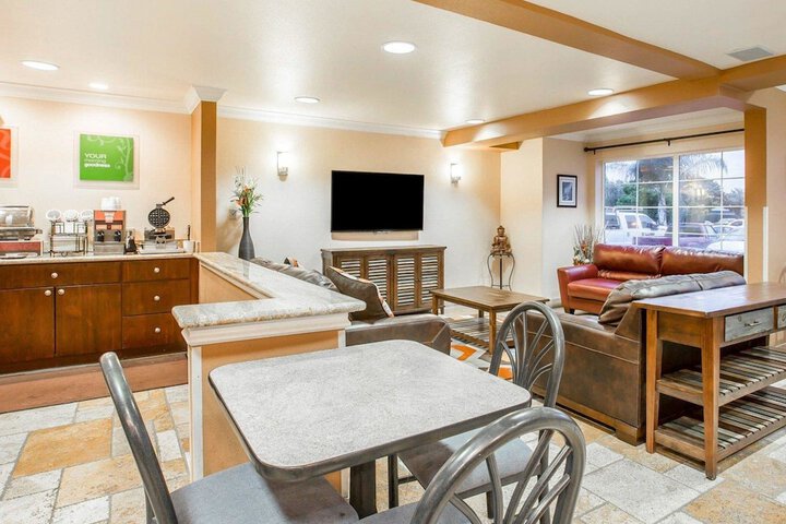 Comfort Inn & Suites Salinas City Center Area