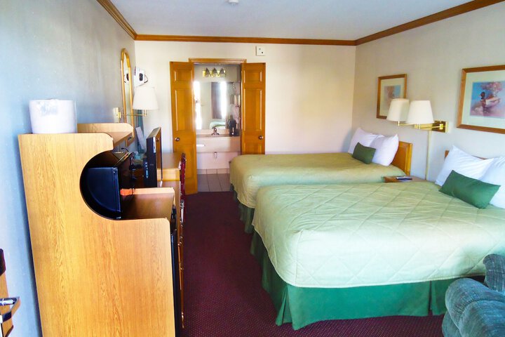 Room 6 of 8
