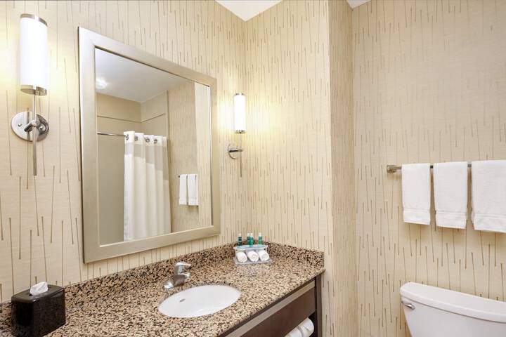Holiday Inn Express Hotel & Suites Columbia Univ Area-Hwy 63 by IHG