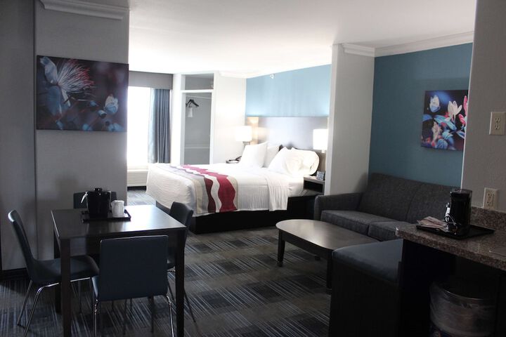 Room 33 of 49