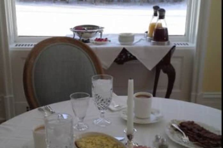 Dining 62 of 70