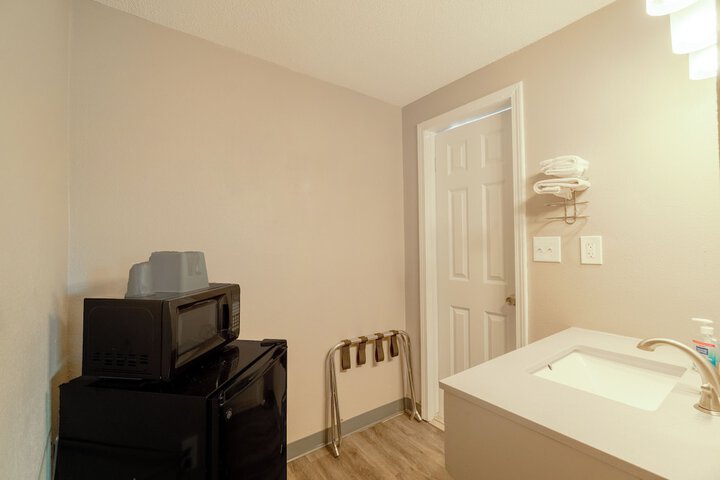 Deluxe Inn Miami OK