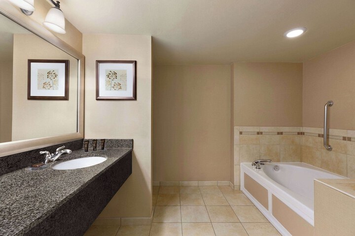 Wingate by Wyndham Greenwood Village / Denver Tech