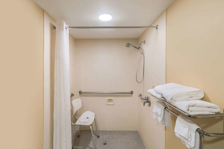 Room 8 of 27
