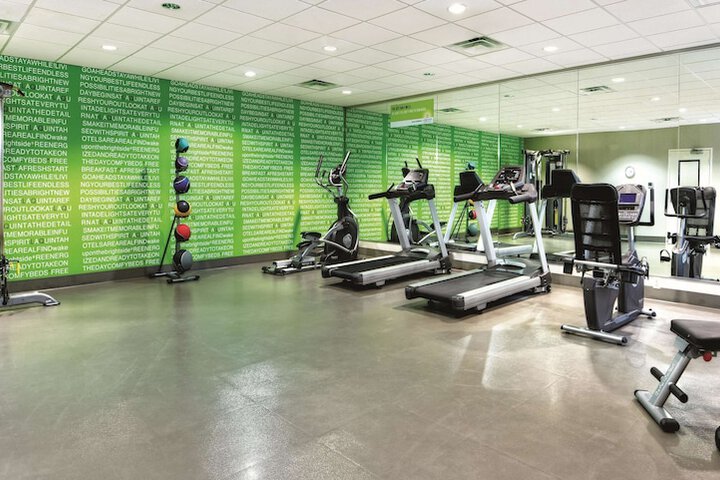 La Quinta Inn & Suites by Wyndham Victoria - South