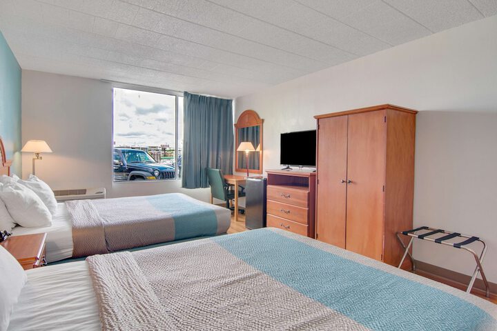 Room 25 of 38