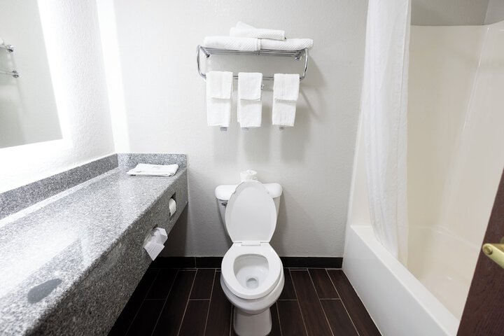 Countryside Inn & Suites
