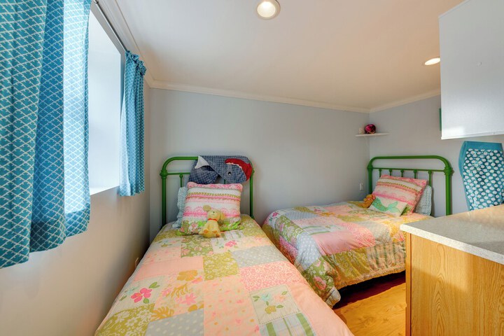 Family-friendly Twin Lakes Home Near Lake Mary!
