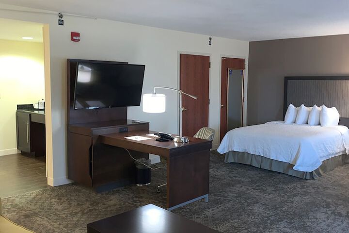 Hampton Inn & Suites Rockville Centre