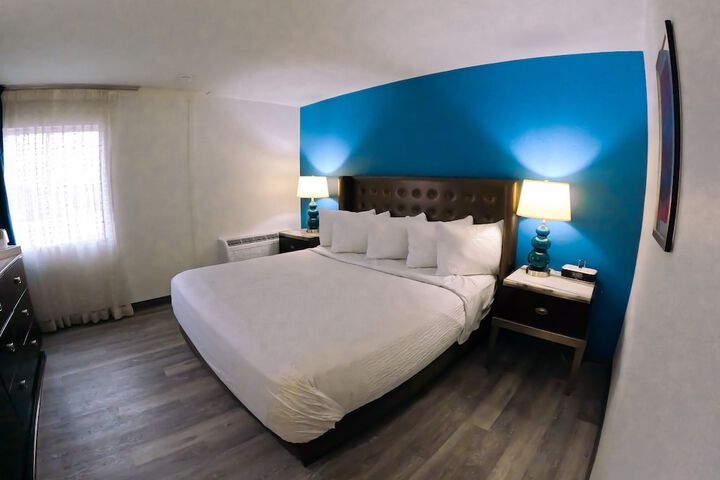 Room 27 of 40